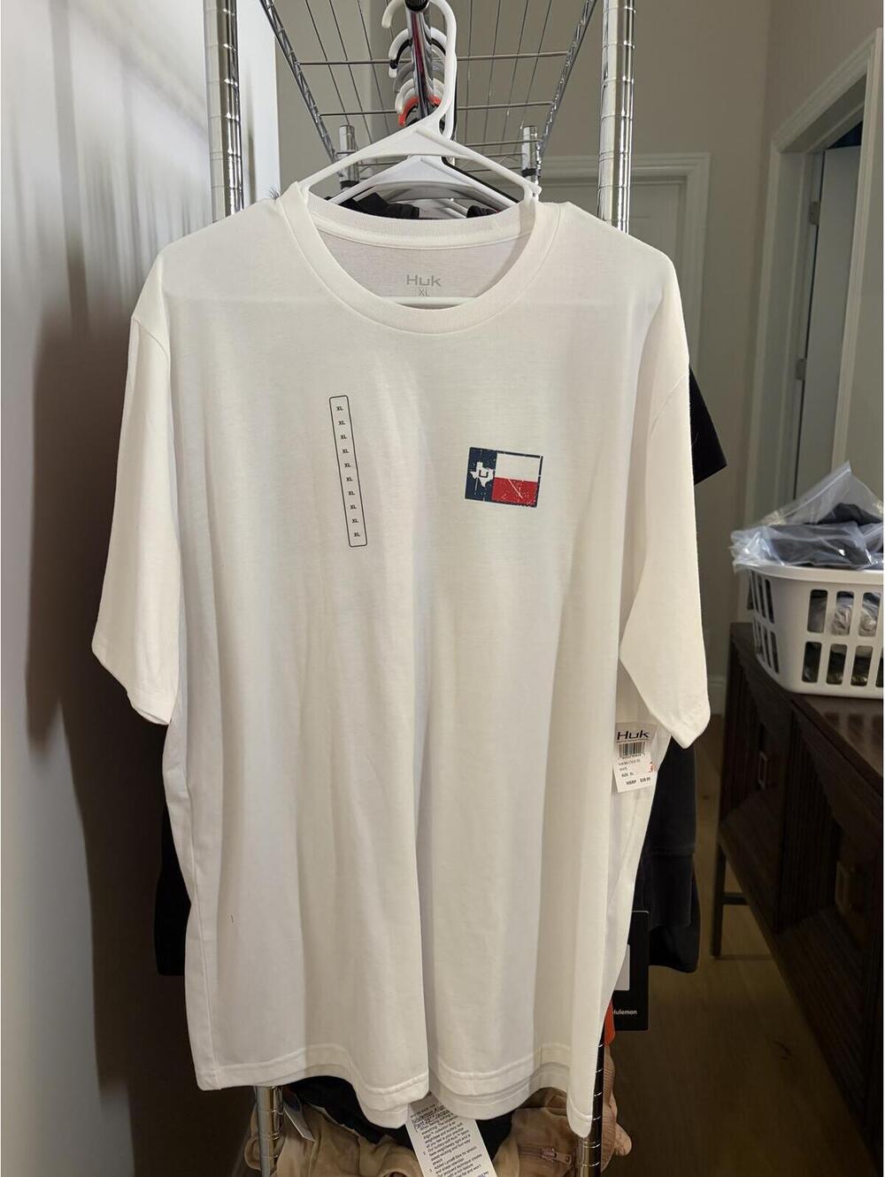 NWT HUK Performance Fishing T-shirt size XL Graphic in White